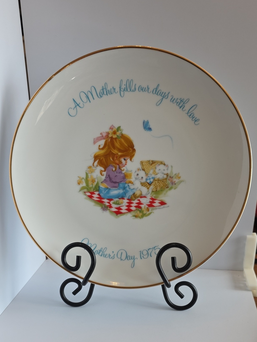 GiGi Commemorative Edition Porcelain Plate A Mother Fills Our Days with Love
